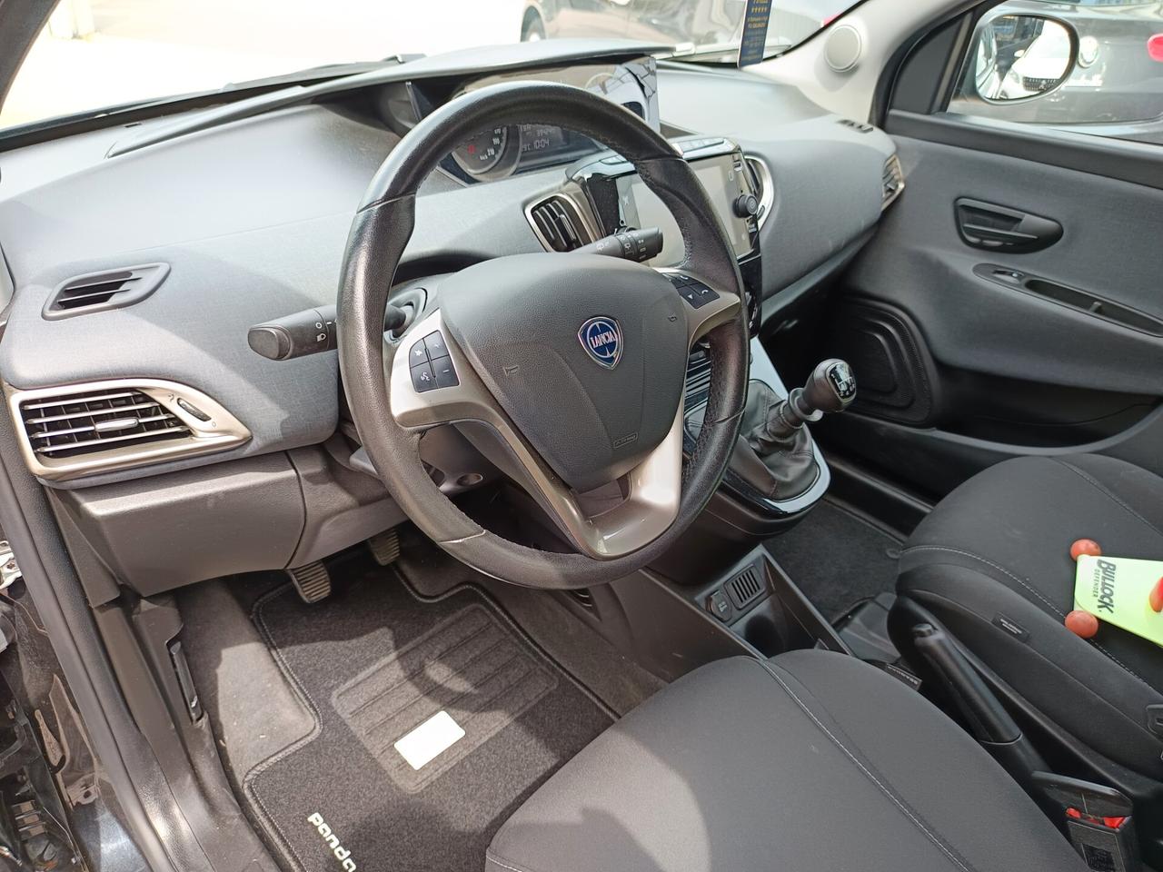 Lancia Ypsilon 1.0 FireFly 5 porte S&S Hybrid Silver