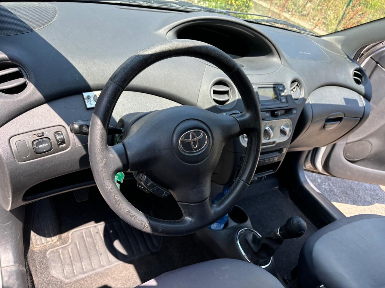 Toyota Yaris 1.0 5 porte a detta per neoptentati