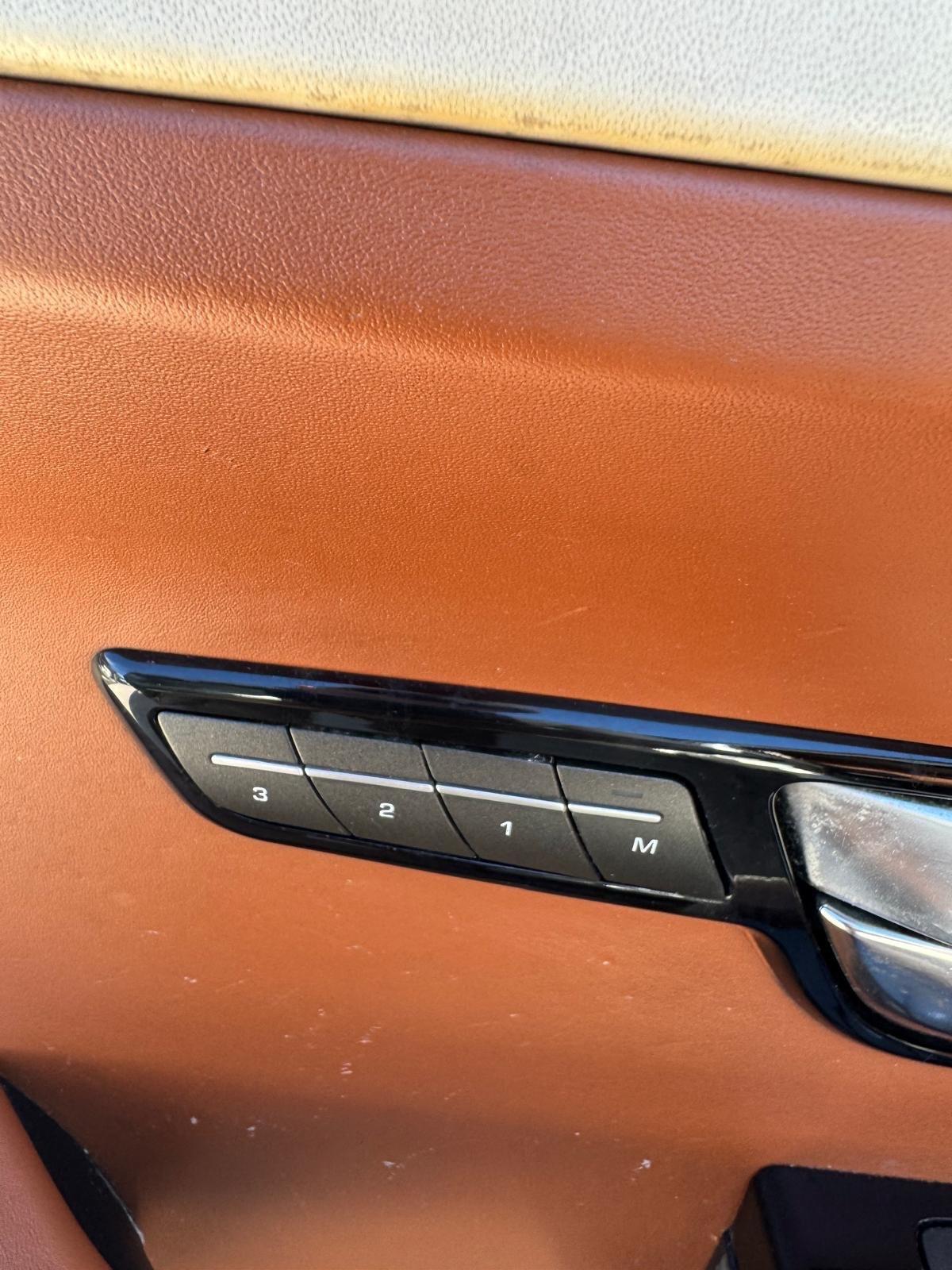 Land Rover Range Evoque 2.2 TD4 5p. Pure