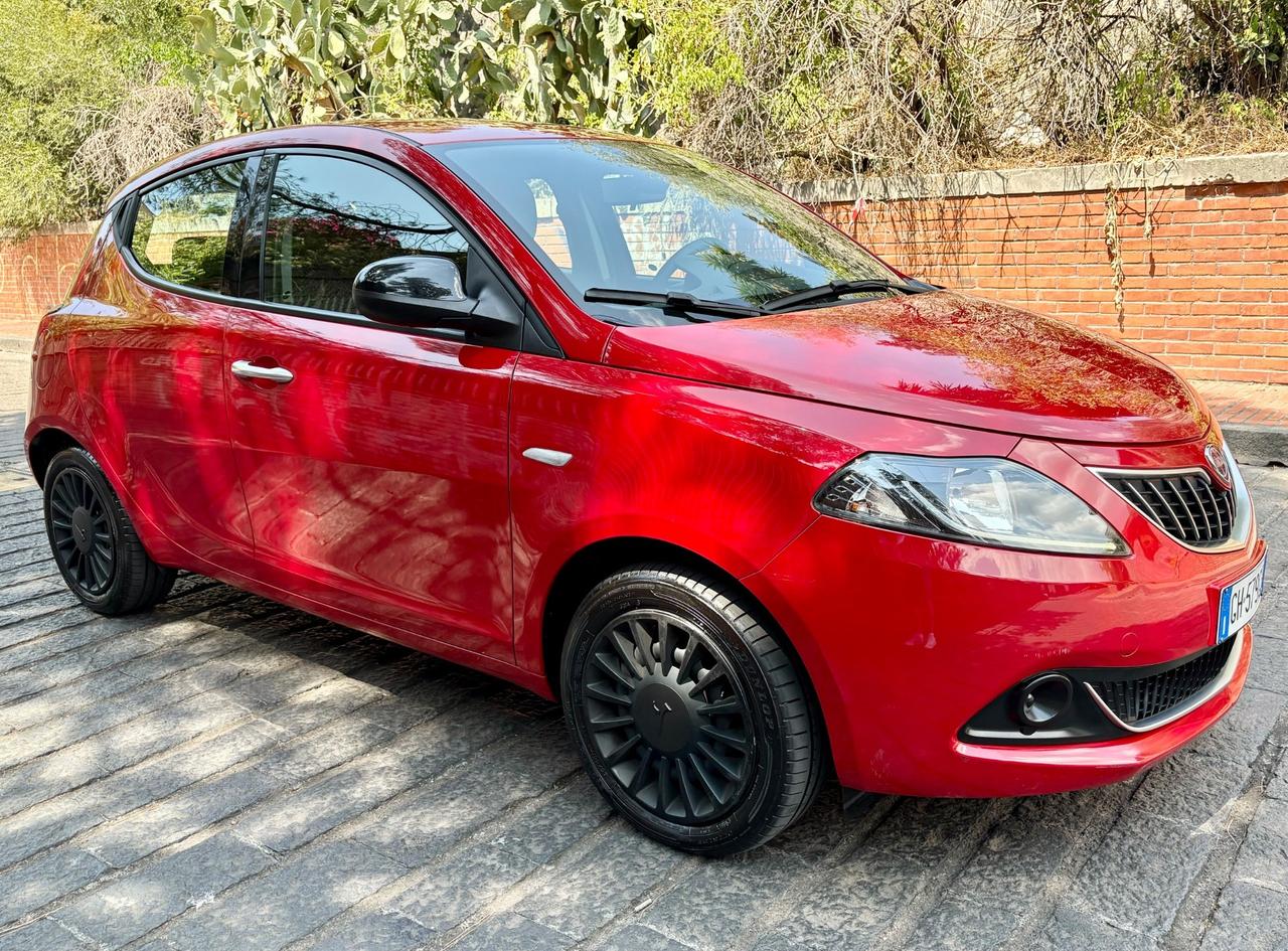 Lancia Ypsilon 1.0 FireFly 5 porte S&S Hybrid Gold