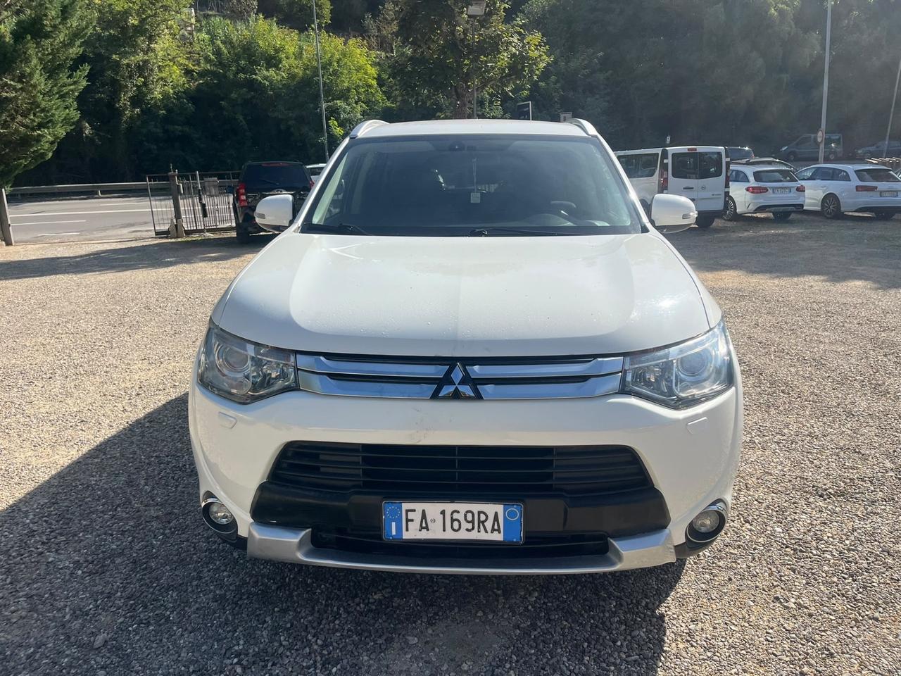 Mitsubishi Outlander 2.2 Diesel // 4X4 // 7 Posti
