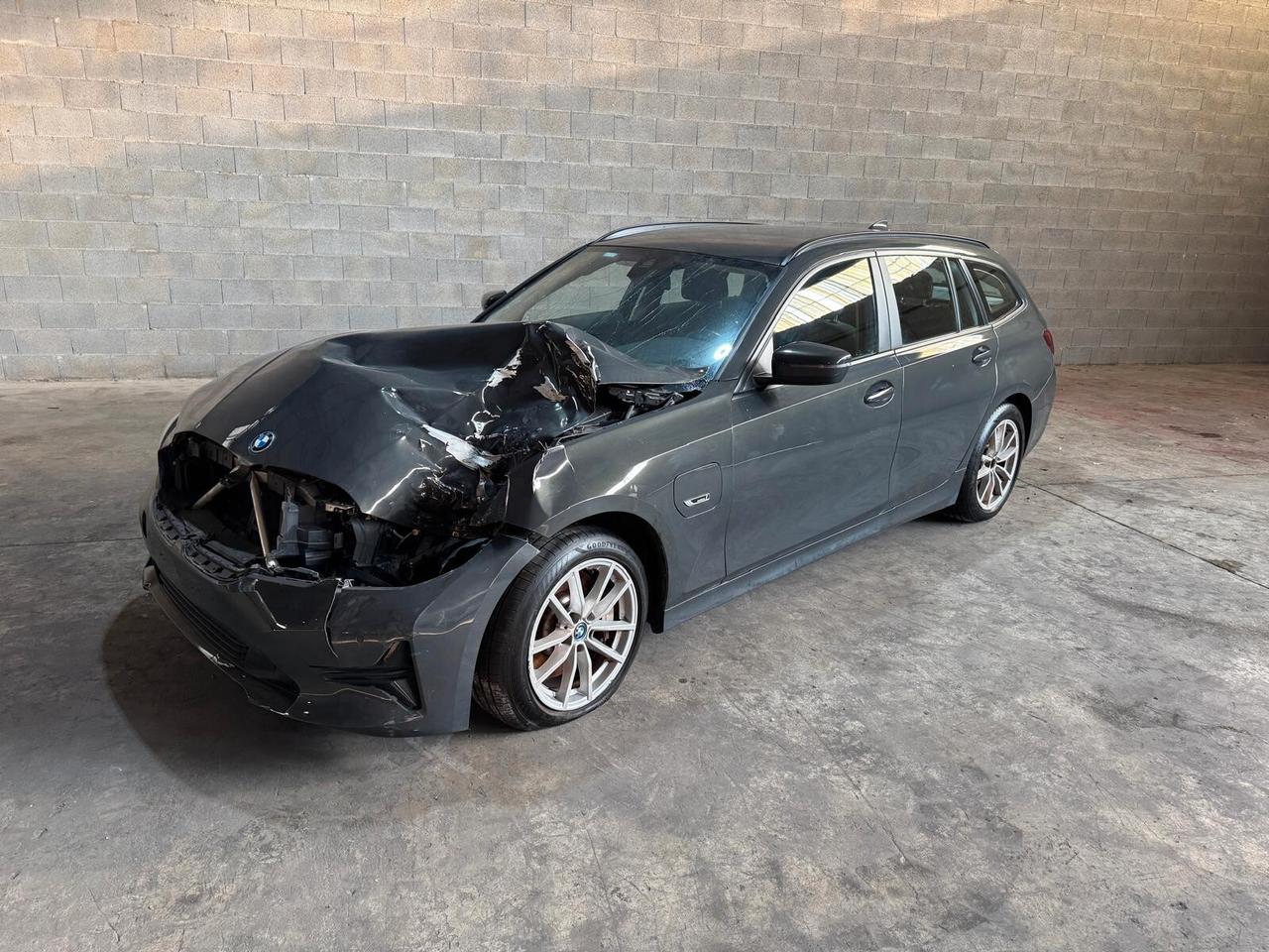 BMW 330 G21 330e Touring xdrive Business Advantage auto