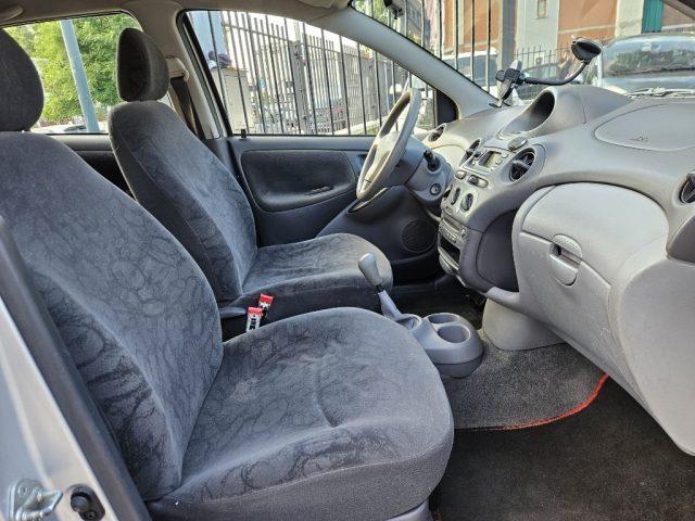 TOYOTA Yaris 1.0i 16V cat 5 porte '03