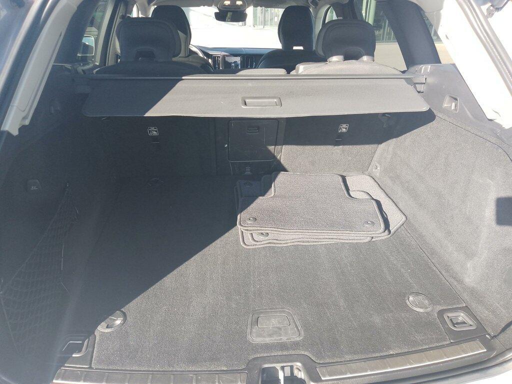 Volvo XC60 2.0 B4 Momentum AWD Auto