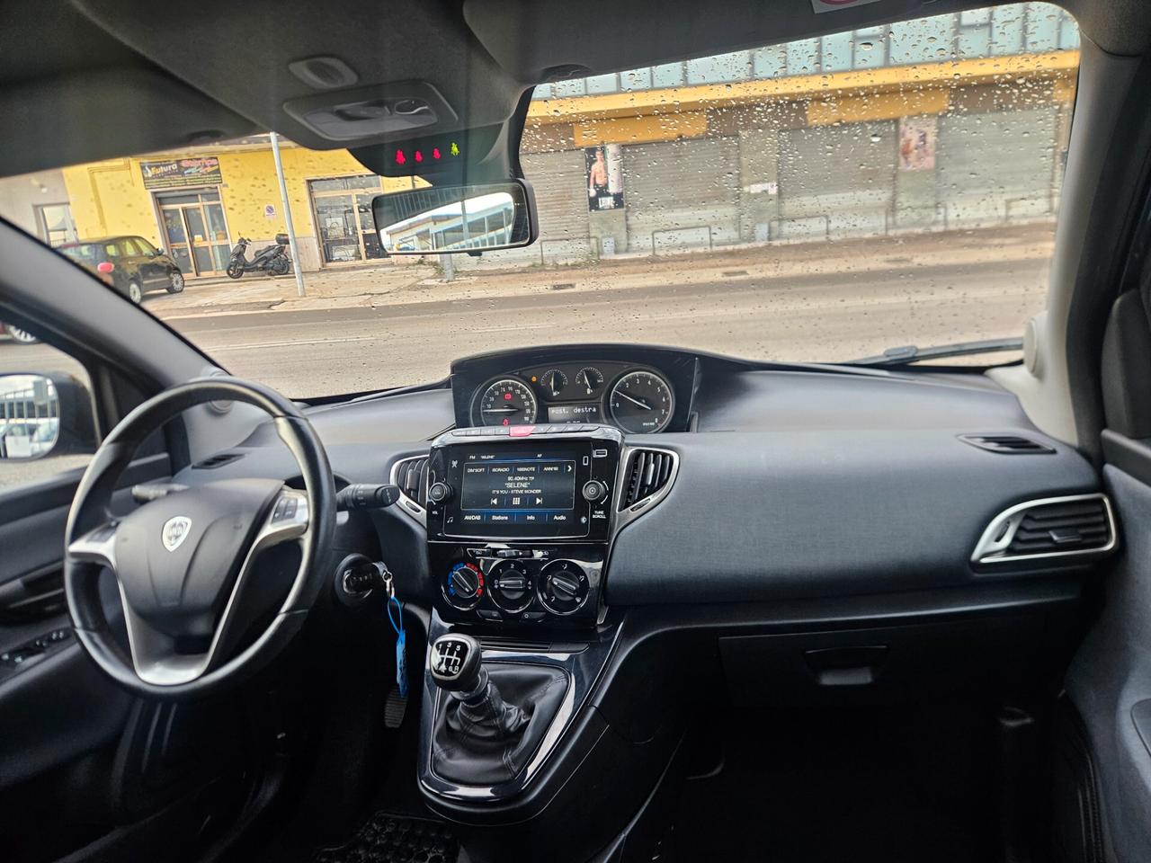 Lancia Ypsilon 1.0 FireFly 5 porte S&S Hybrid Ecochic Gold