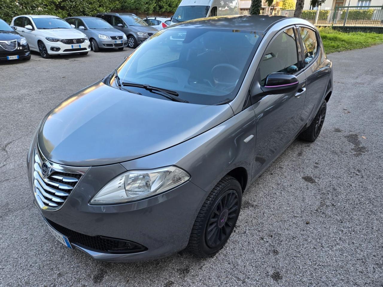 Lancia Ypsilon 0.9 TwinAir 85 CV 5 porte Metano Ecochic Elefantino Neopatentati