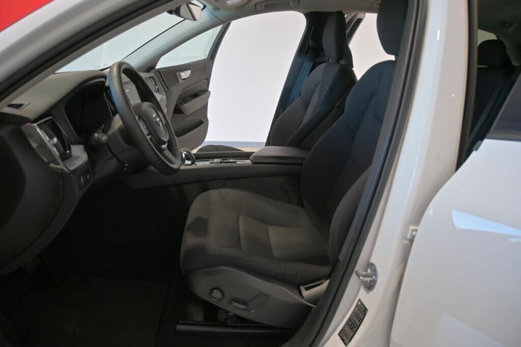 VOLVO XC60 2.0D 197CV B4 (D) AUTOMATIC AWD MOMENTUM ( FARI LED - COCKPIT - CRUISE - PDC - TELECAMERA POST. - CERCHI 18 )