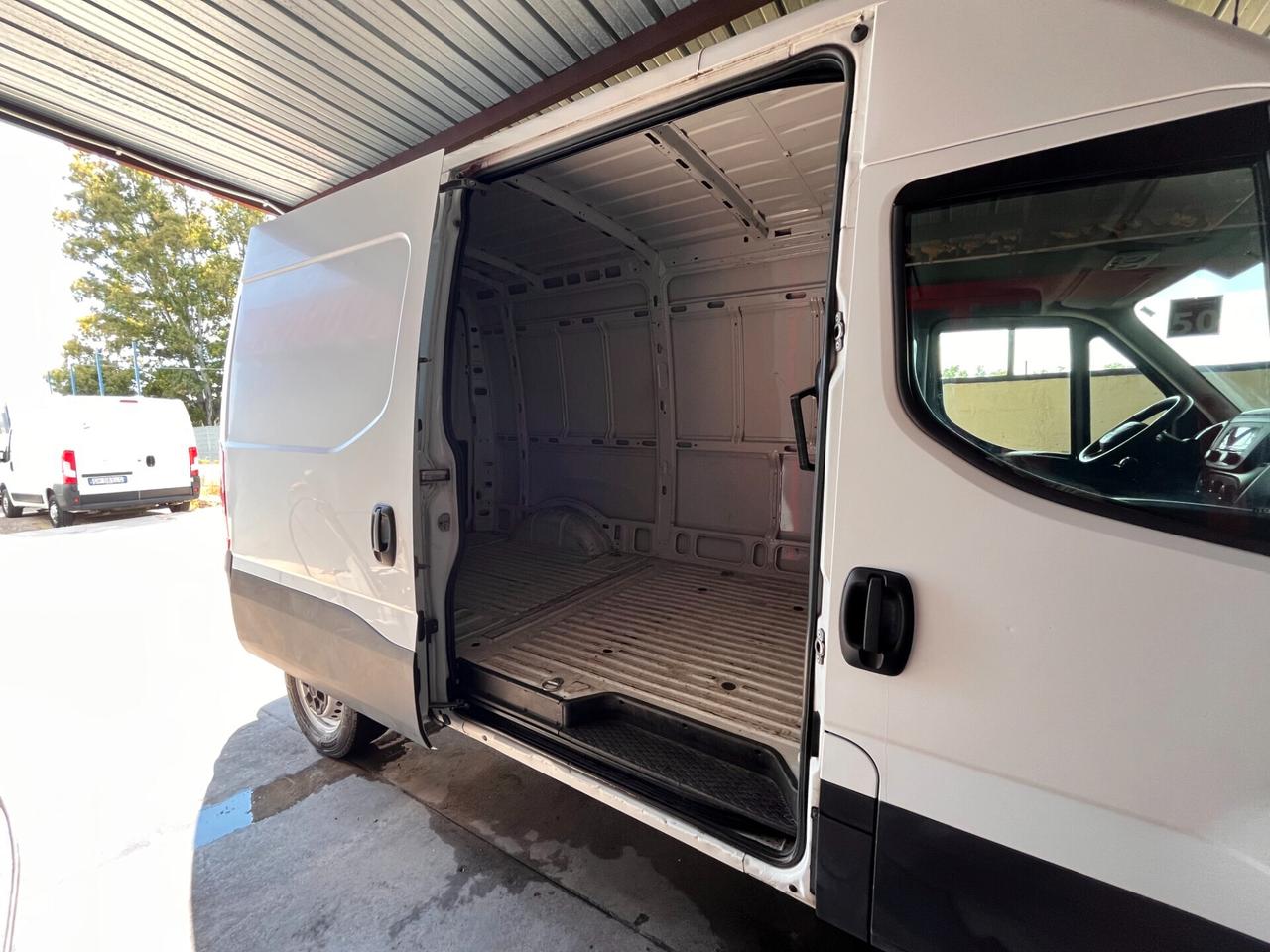 IVECO DAILY 35-120 2.3 DIESEL 116 CV - FURGONE - AZIENDALE