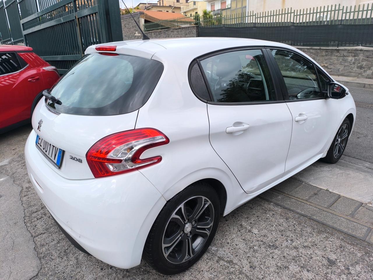 Peugeot 208 1.4 HDi 68 CV 5 porte Allure