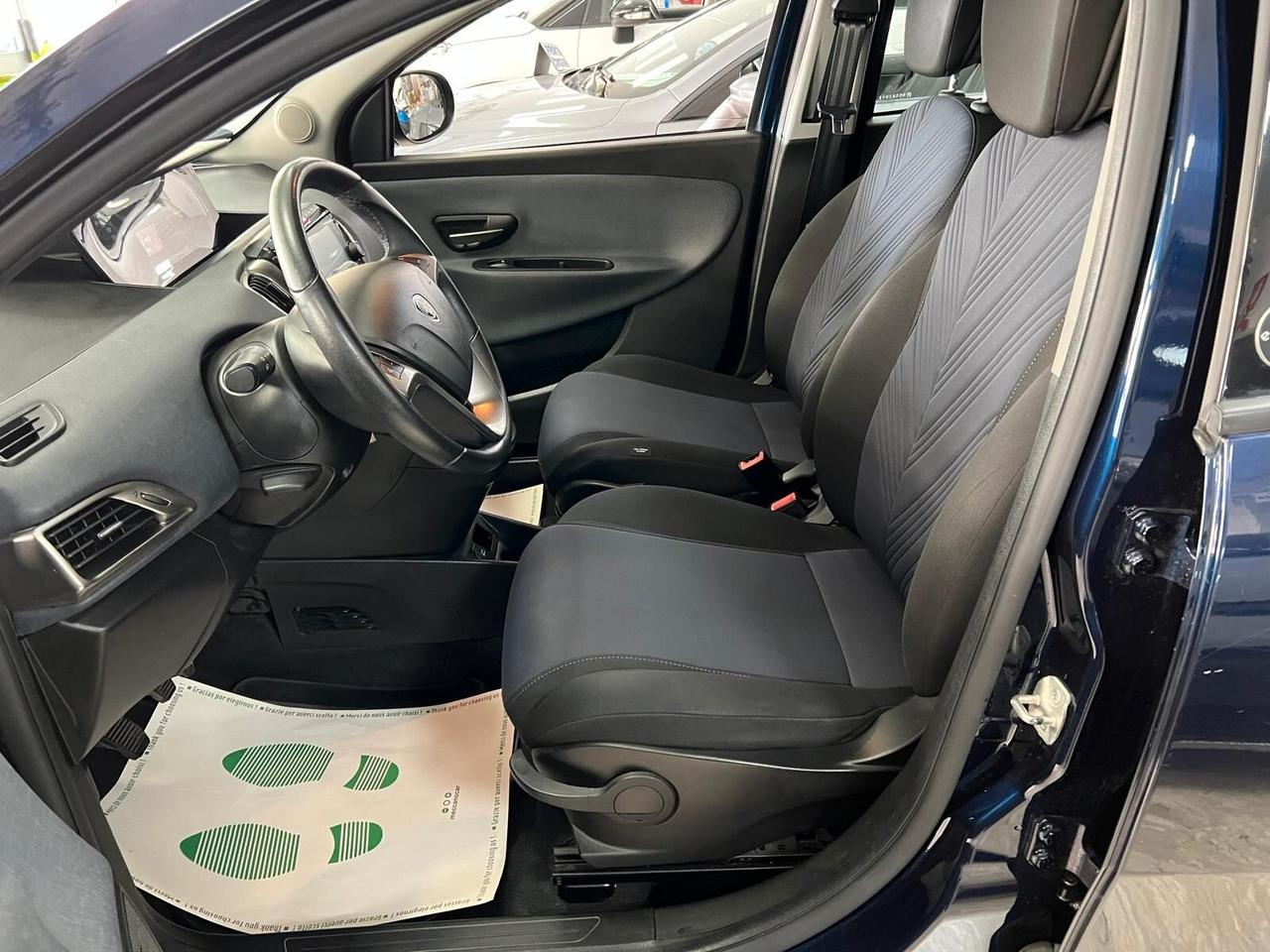 Lancia Ypsilon 1.0 FireFly 5 porte S&S Hybrid Ecochic Gold
