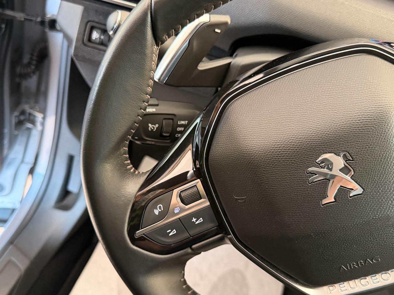 Peugeot 3008 1.5 BLUEHDI 130 cv. Eat8 ALLURE