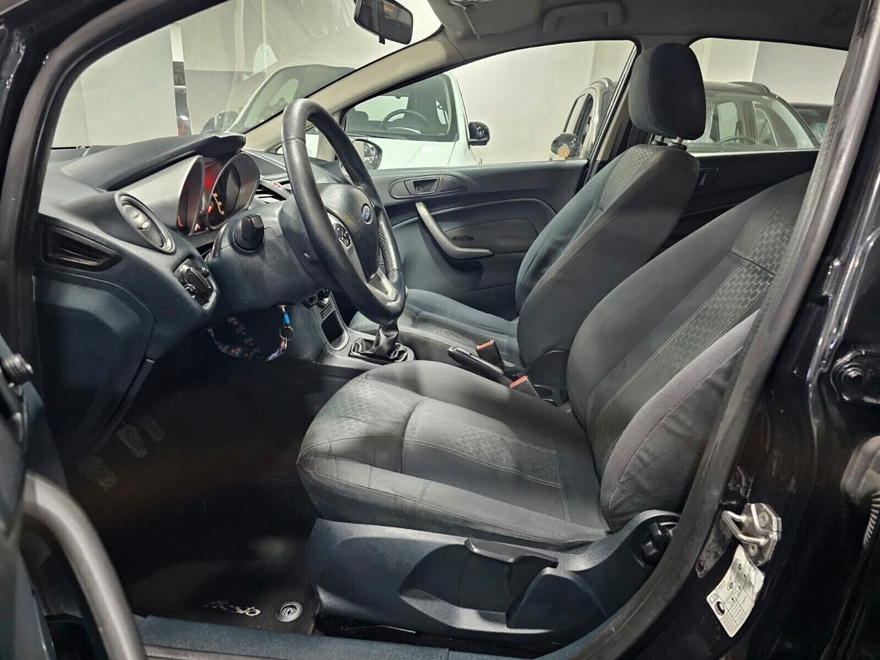NUOVA FORD FIESTA TITANIUM 1.4 TDCI 70CV PER NEOPATENTATI