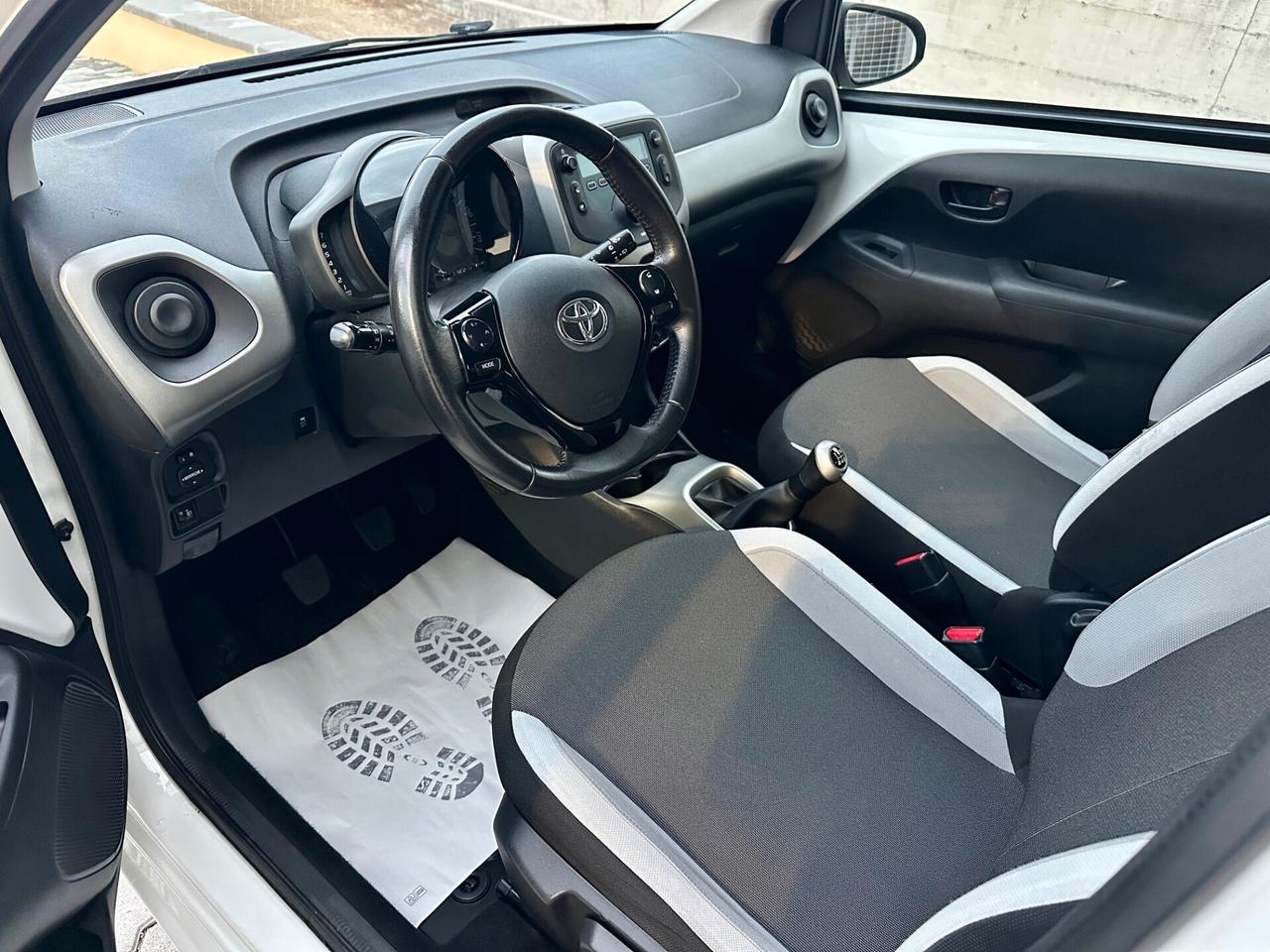 Toyota Aygo 1.0 VVT-i 69 CV 5 porte x-play