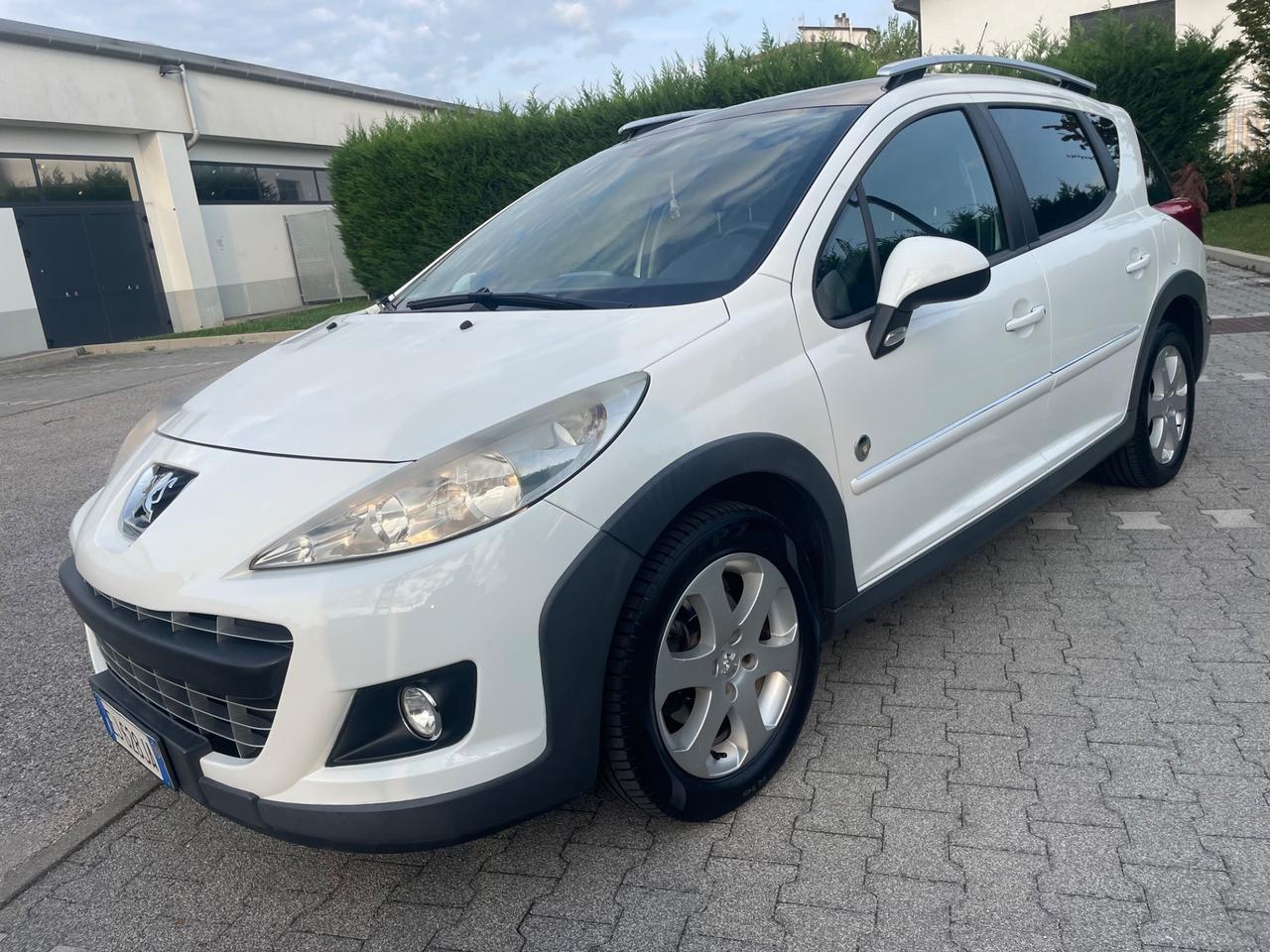 Peugeot 207 1.6 HDi SW Outdoor 2011 tetto perfetta