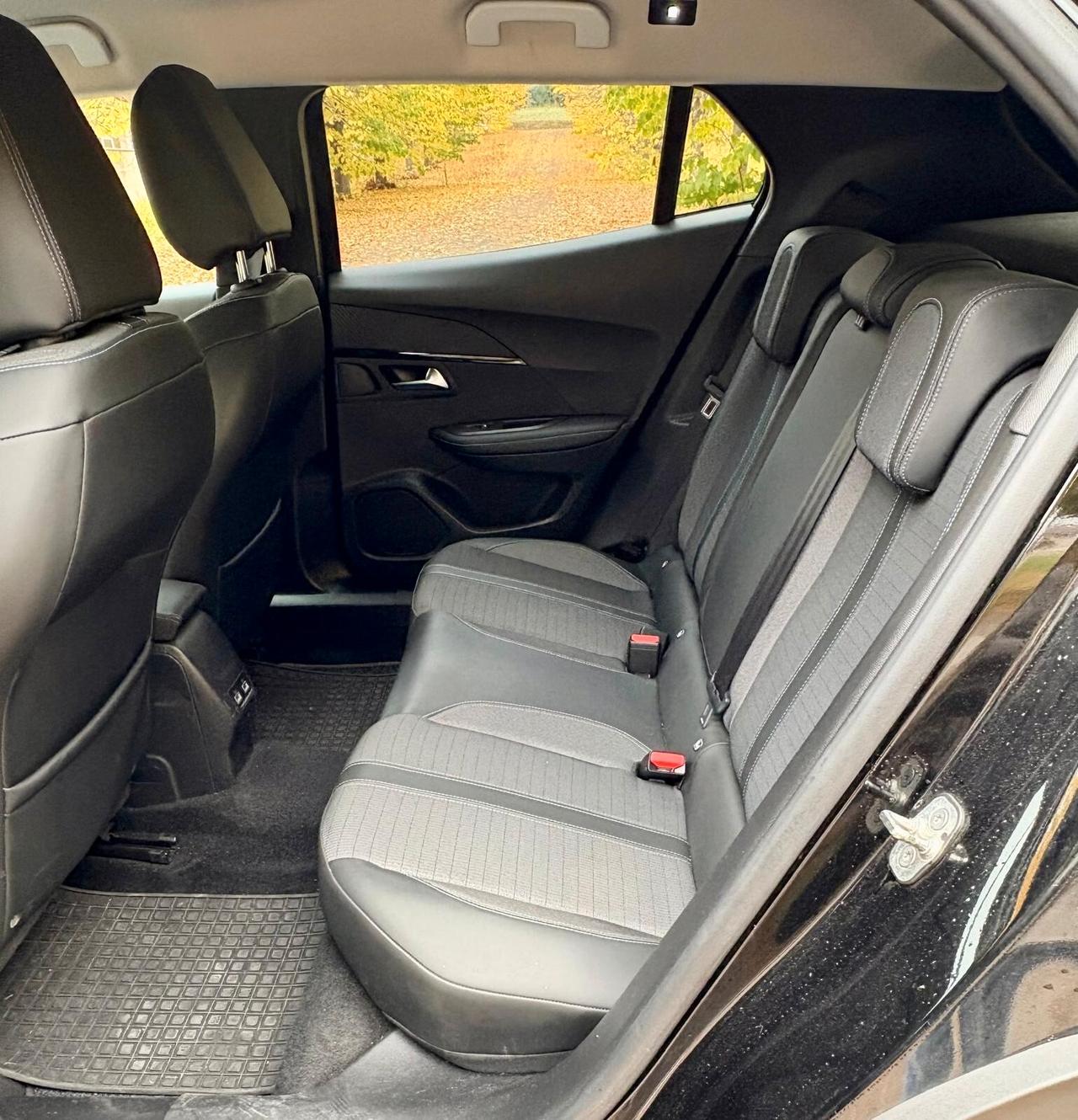 Peugeot 2008 PureTech 100 S&S Allure Pack