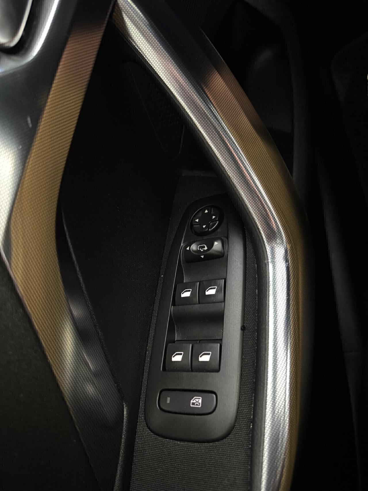 Peugeot 2008 1.6 HDI 100 CV Allure