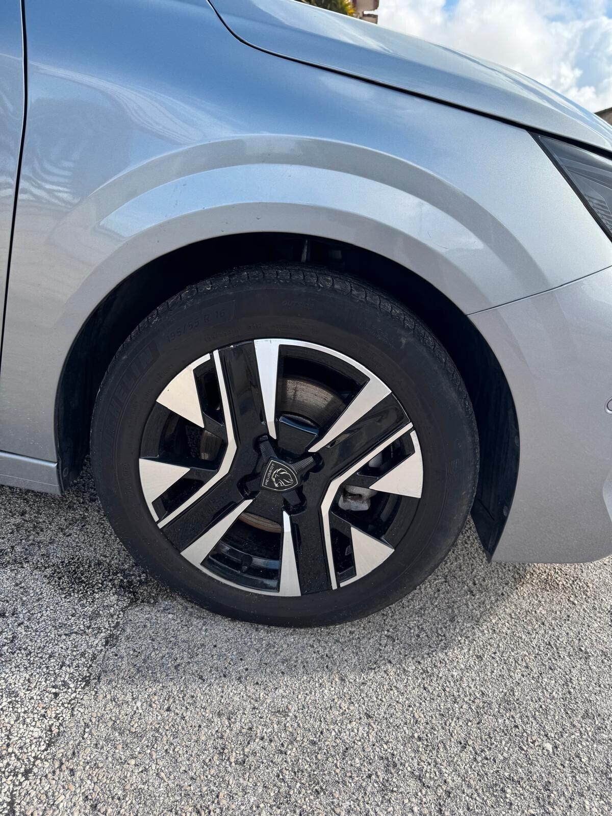 Peugeot 208 PureTech 100 Stop&Start 5 porte Allure