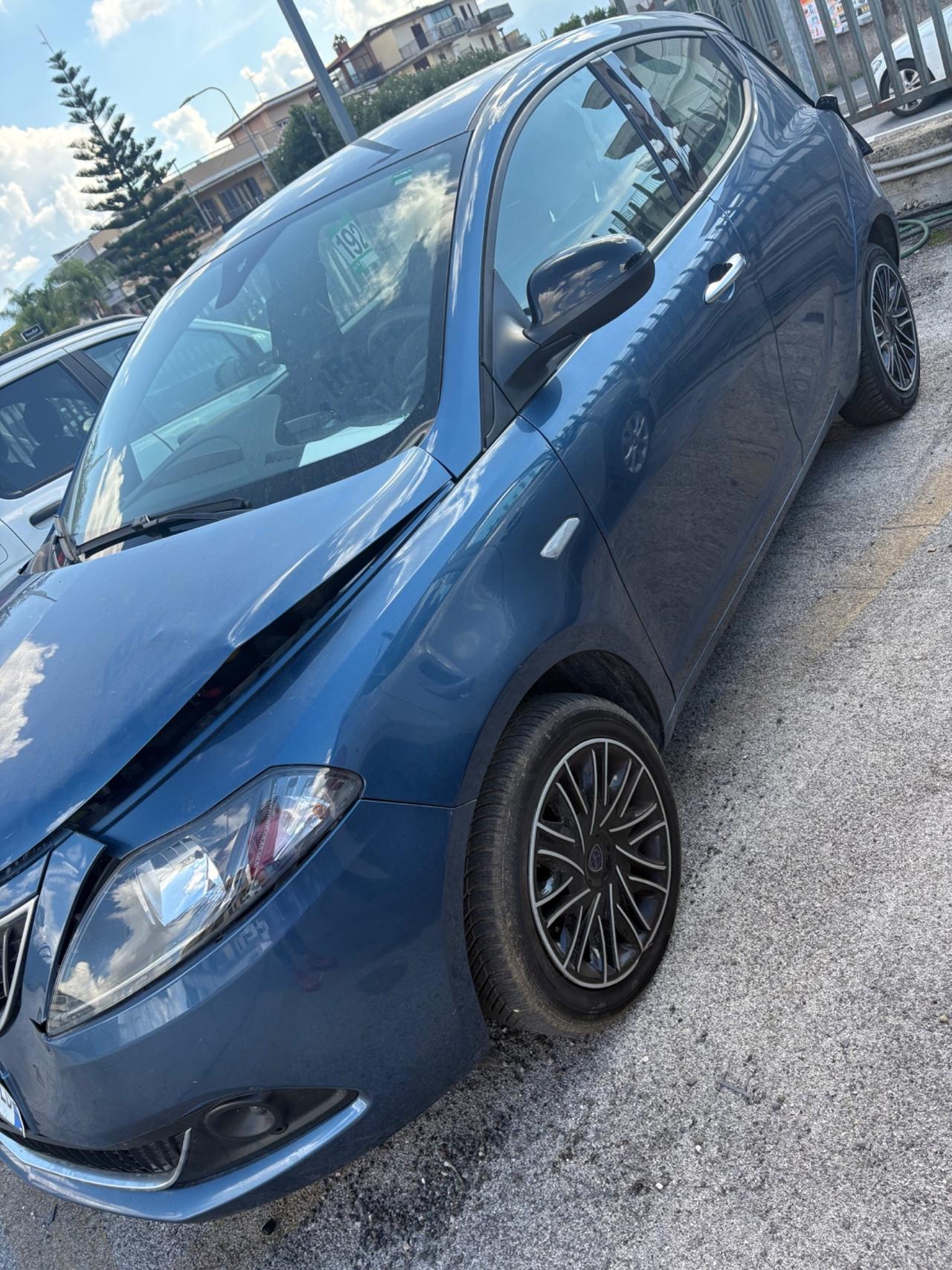 Lancia Ypsilon 1.0 Firefly Hybrid Gold 70CV