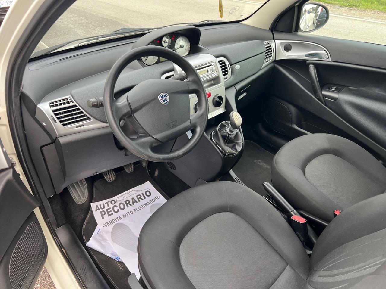 Lancia Ypsilon 1.2 69 CV Unyca