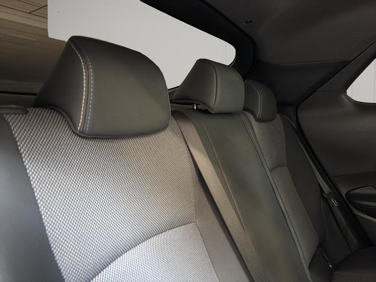 Toyota C-HR 2.0 phev Lounge fwd e-cvt