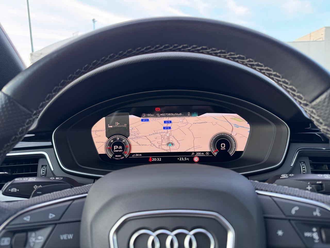 Audi A4 Avant 40 TDI quattro S tronic line edition Identity Black