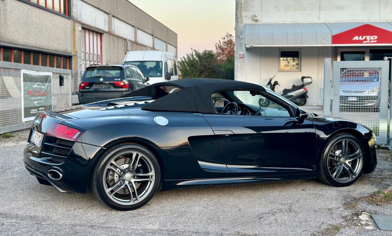 AUDI R8 Spyder 5.2 V10 FSI quattro R tronic 2011