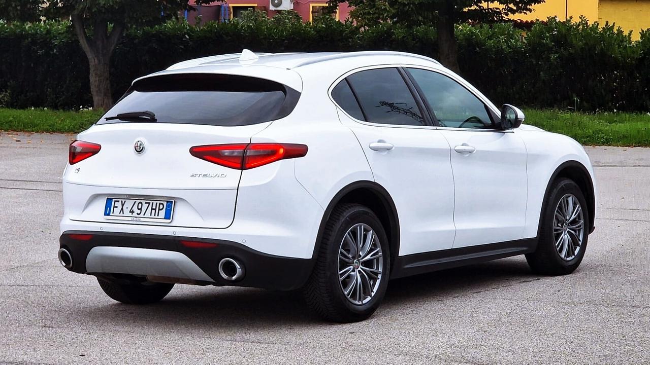 Alfa Romeo Stelvio 2.2 Turbodiesel 190 CV AT8 Q4 B-Tech