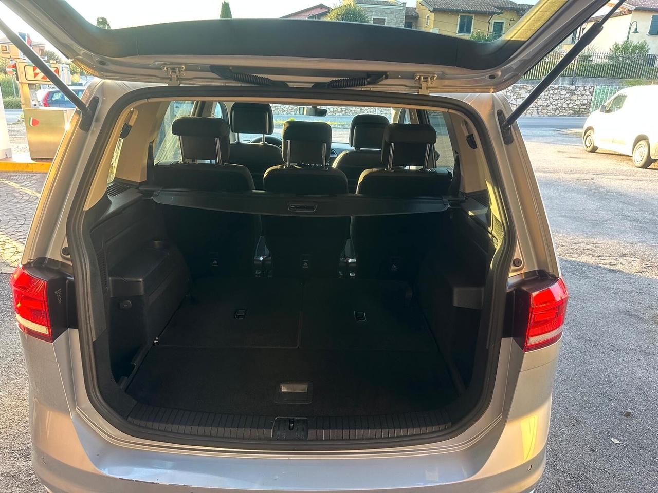 Volkswagen Touran 1.6 TDI 115 CV SCR DSG Executive BlueMotion Tech.7 posti