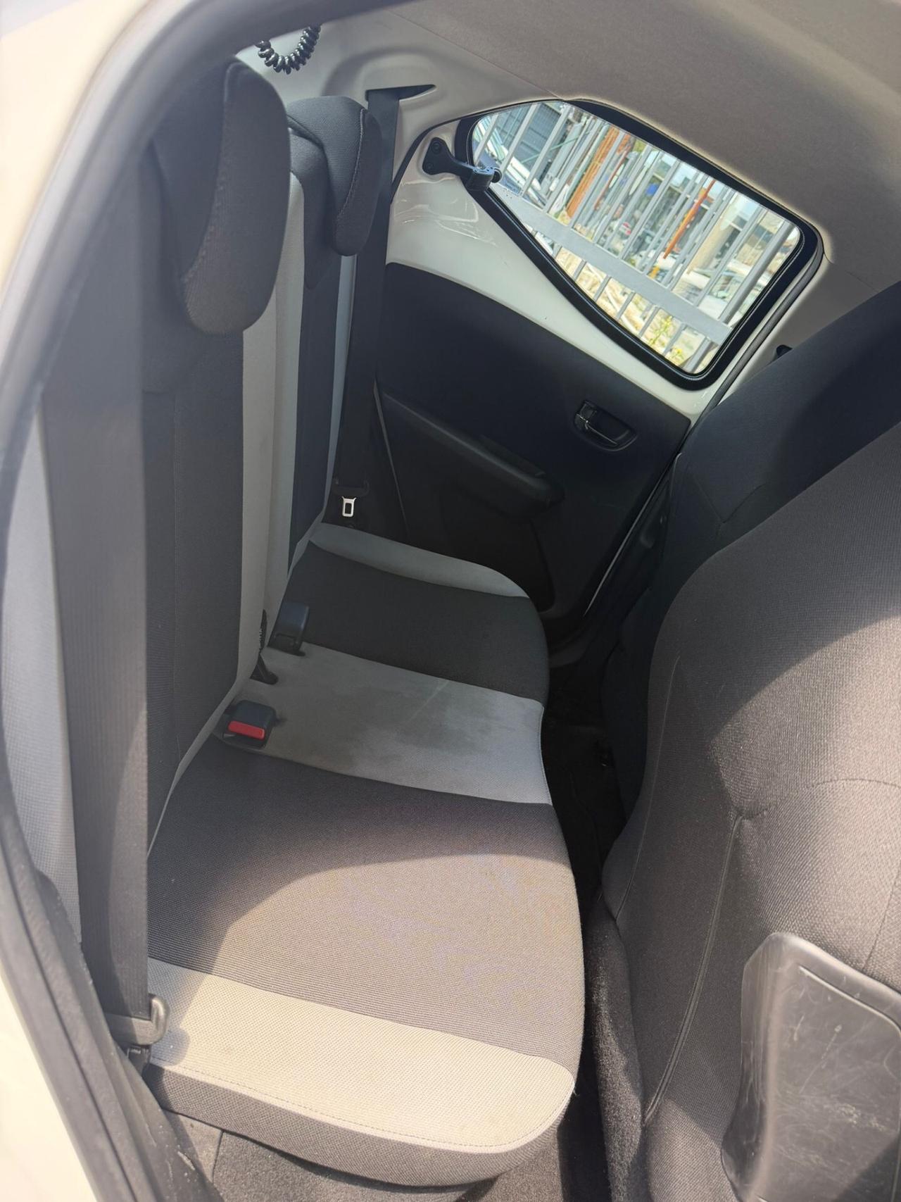 Toyota Aygo 1.0 VVT-i 69 CV 5 porte x-clusiv