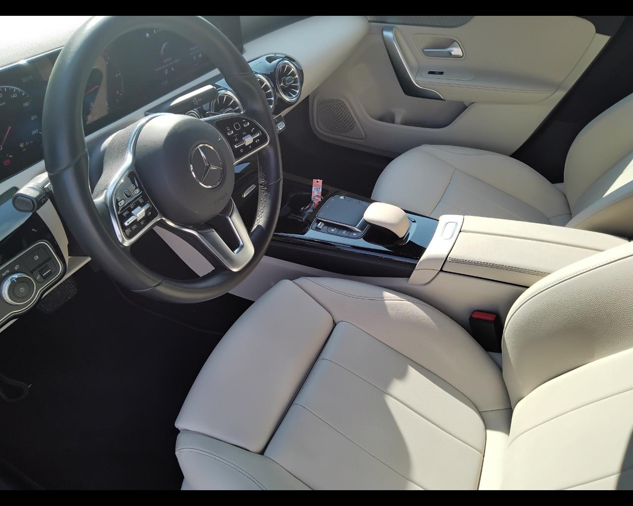 Mercedes-Benz CLA Sh.Brake - X118 - CLA Shooting Brake 180 d Sport auto