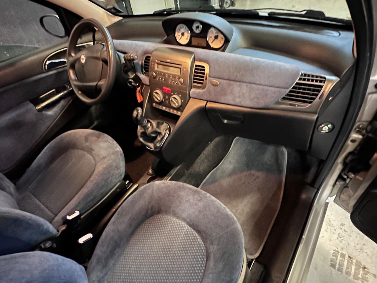 Lancia Ypsilon 1.2 16V Argento