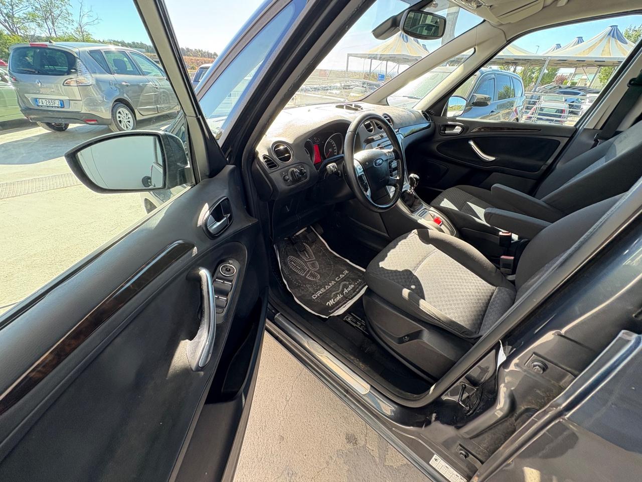 Ford Galaxy 2.0 TDCi 140 CV Ghia DPF