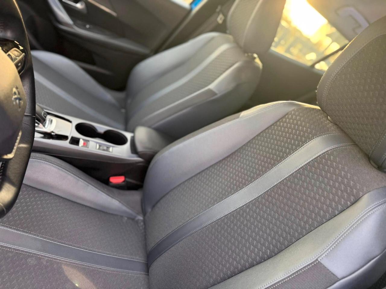 Peugeot 2008 BlueHDi 130 S&S EAT8 Allure