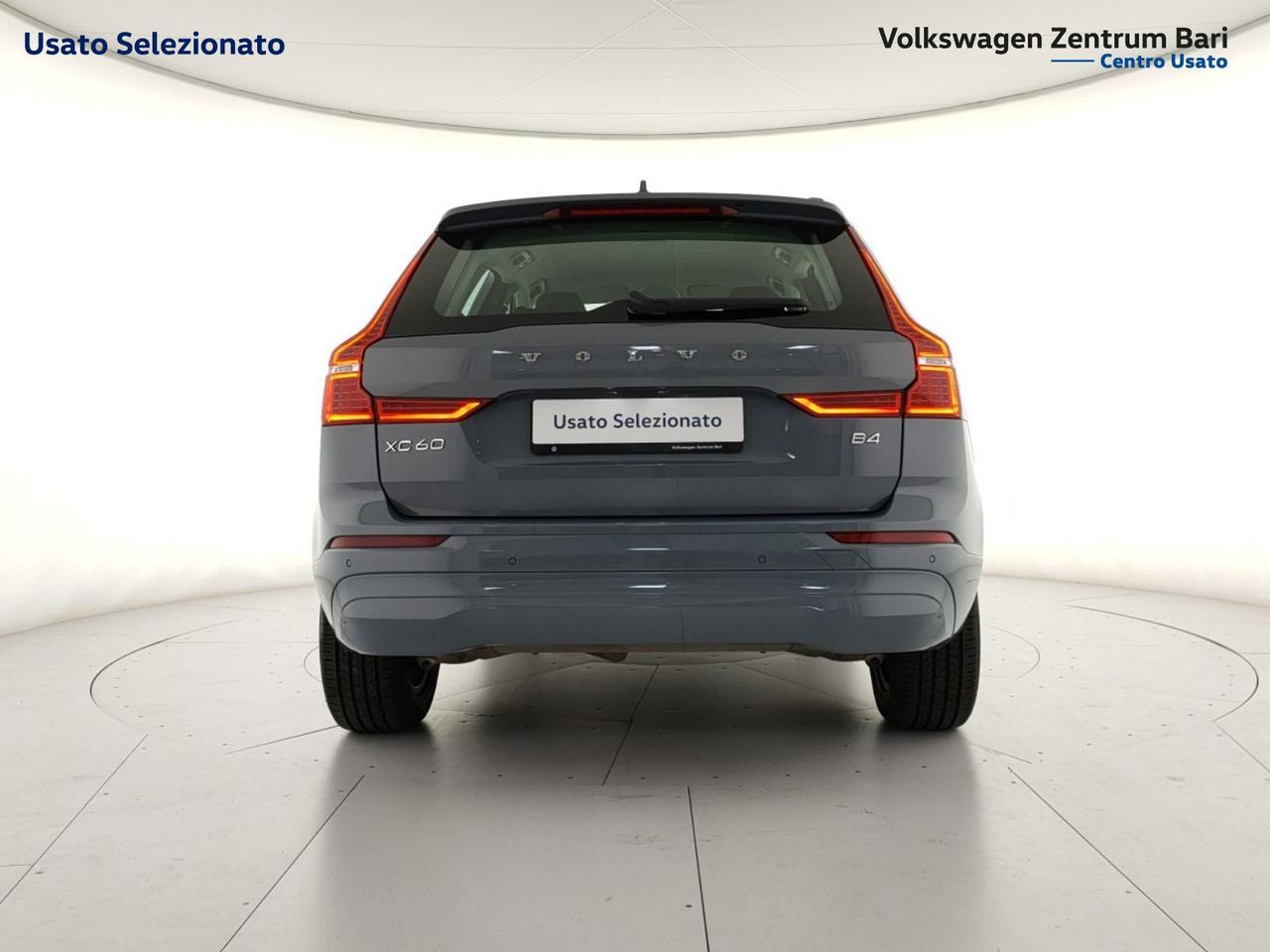 Volvo XC60 2.0 b4 momentum pro awd auto