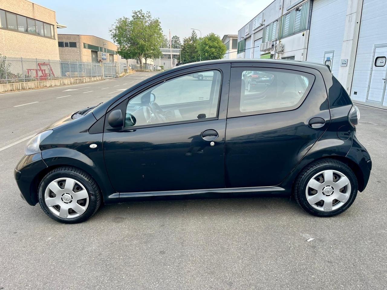 Toyota Aygo 1.0benz 2011 122.000km perfetta per neopatentati