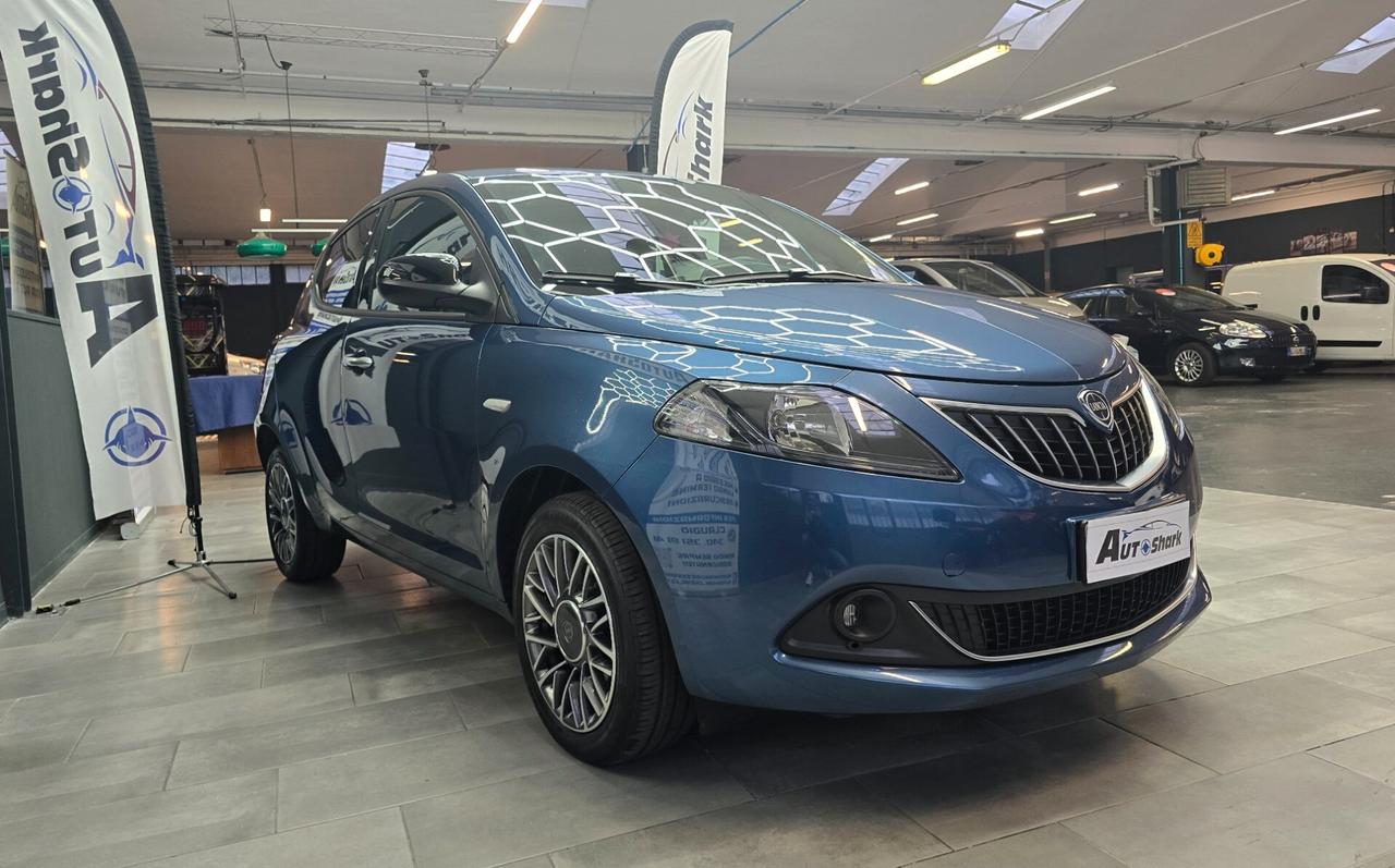 LANCIA YPSILON 1.0 FIREFLY HYBRID GOLD XNEOPATENTATO