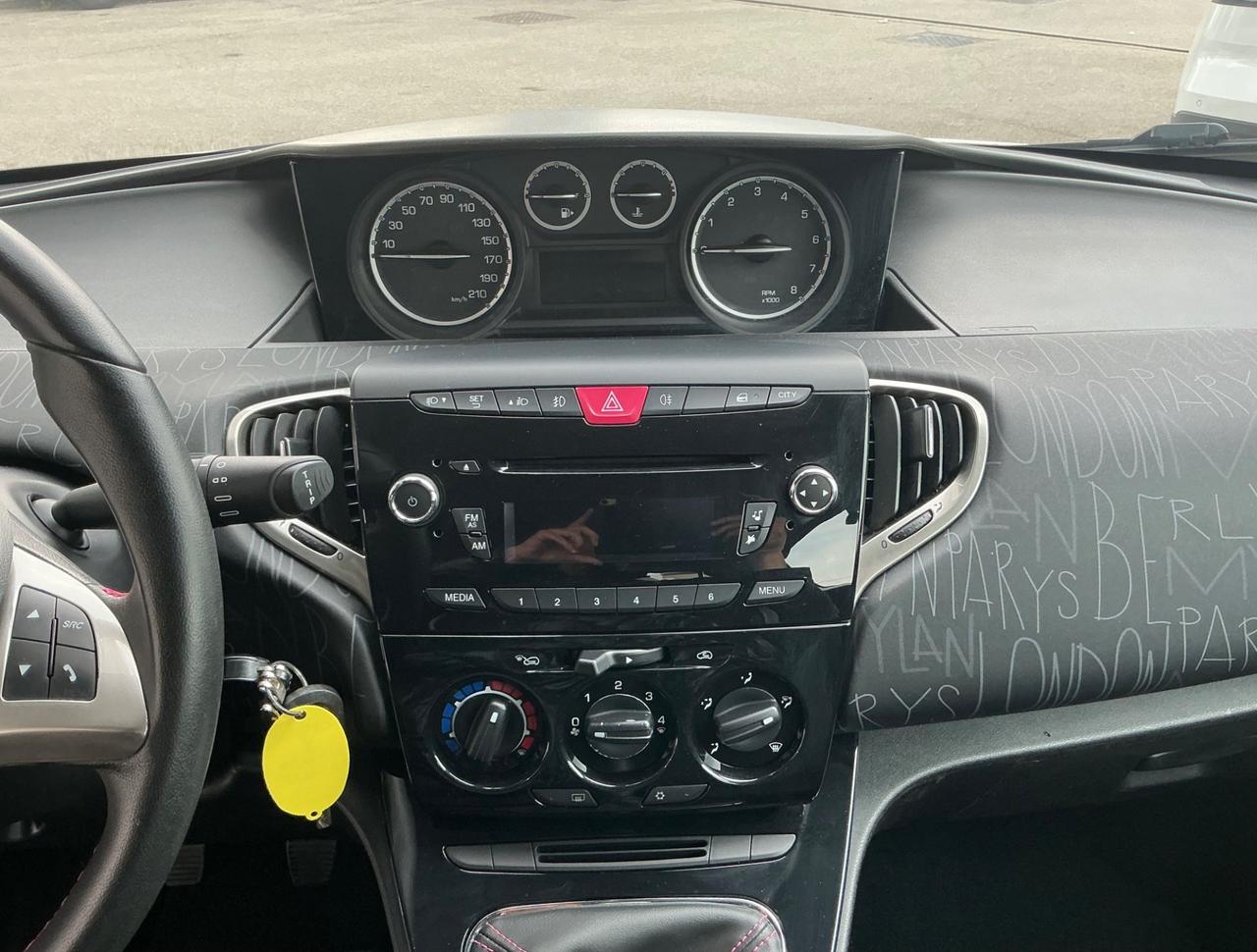 Lancia Ypsilon 1.2 benzina Neopatentati