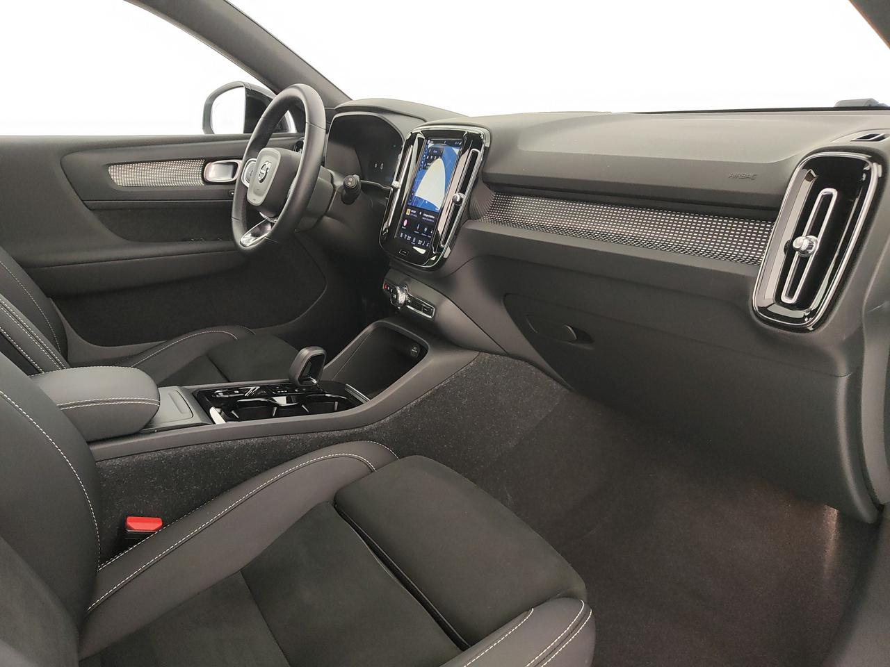 VOLVO XC40 2.0 b3 Ultimate Dark auto