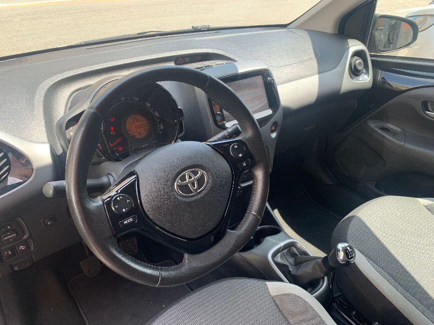 Toyota Aygo Connect 1.0 VVT-i 72CV 5 porte x-business