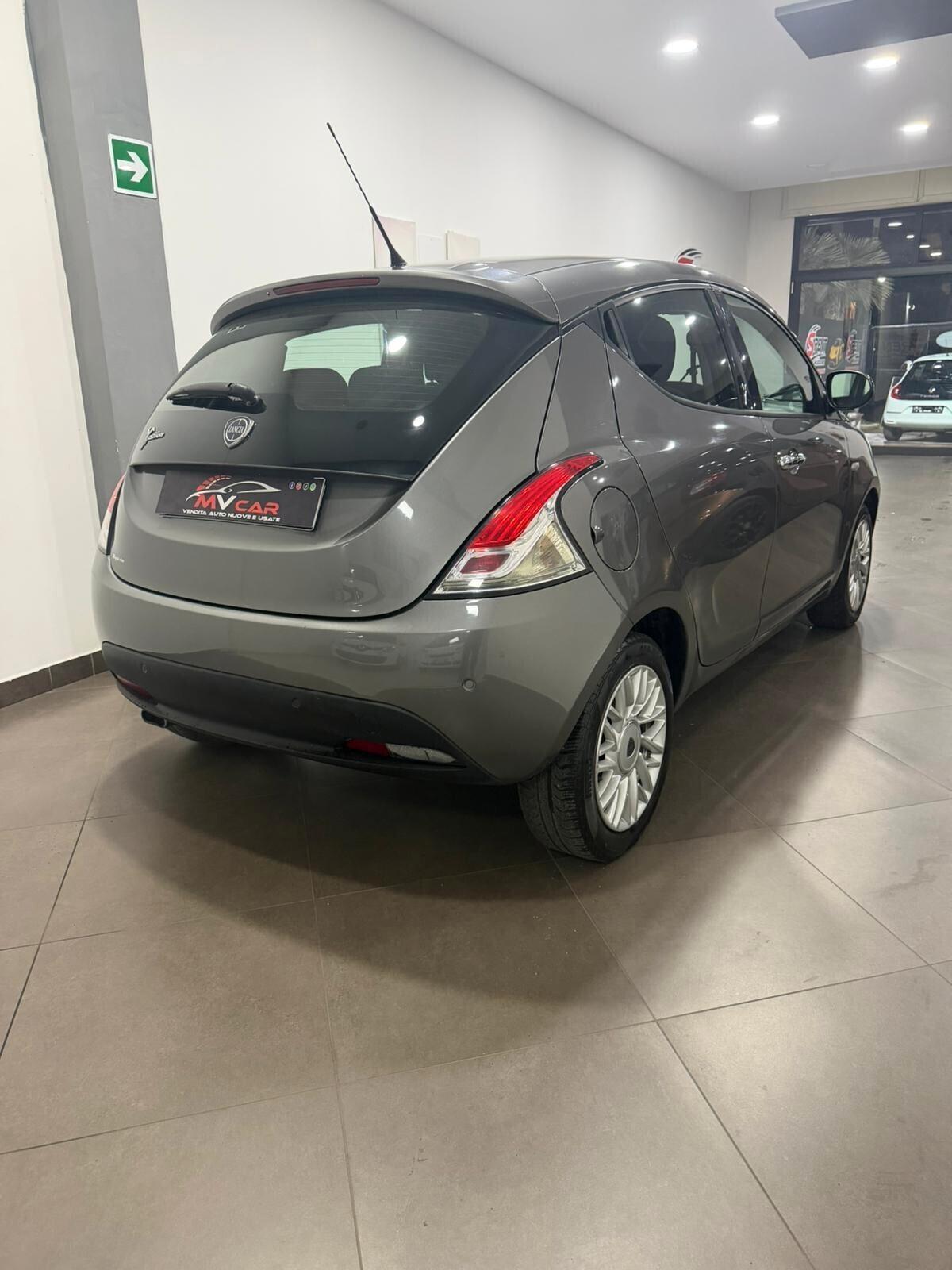 Lancia Ypsilon 1.2 69 CV 5 porte Gold