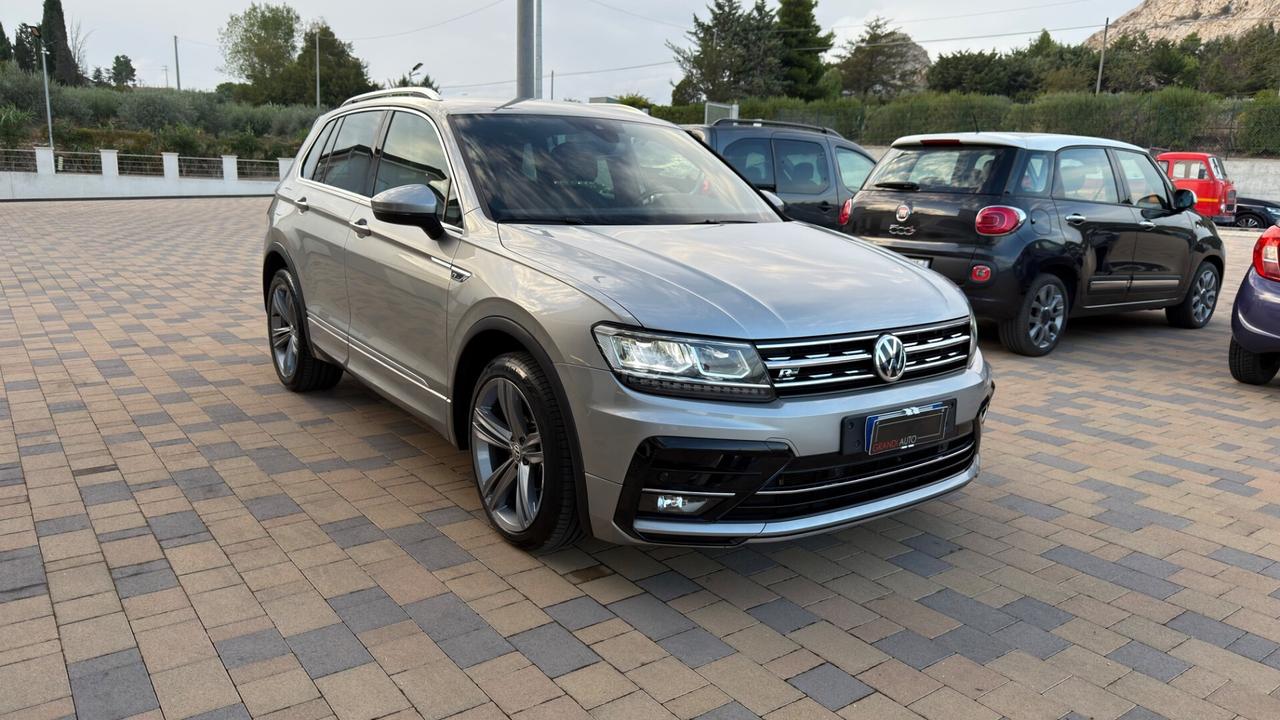 Volkswagen Tiguan R-LINE 2.0 TDI DSG