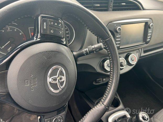 Toyota Yaris 1.0 B - Full Telecamera - 2017