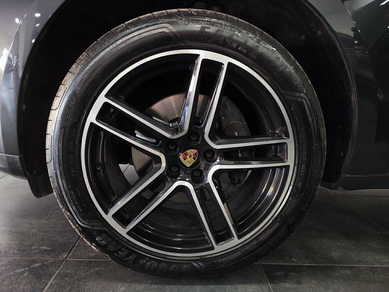 Porsche Macan 2.0 245cv Tetto Led