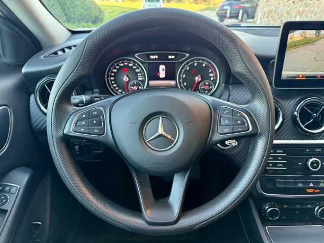 MERCEDES-BENZ GLA 180 PACK NIGHT+NAVI+FULL LED+R.CAM+PORT.ELETTRICO
