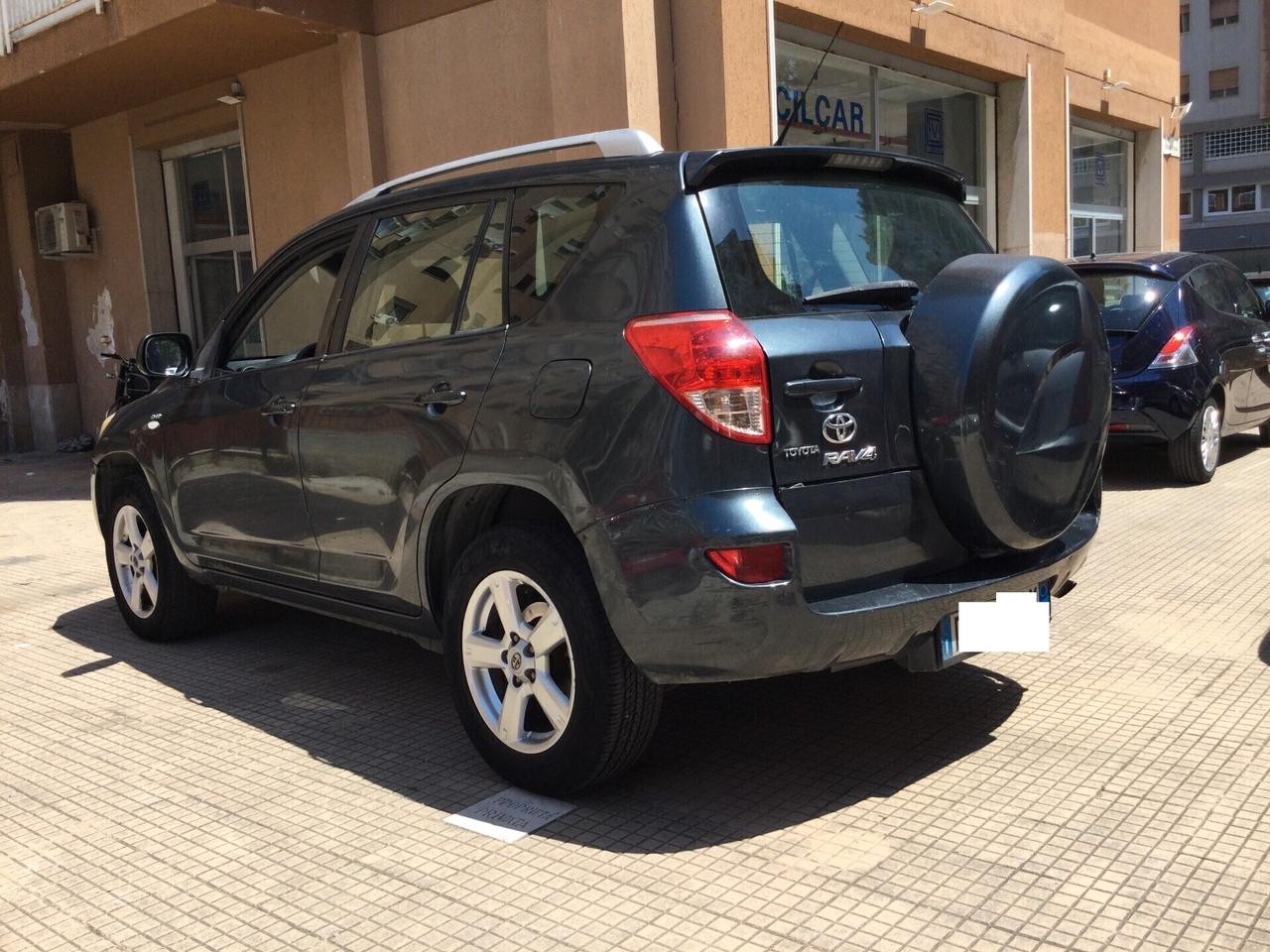 Toyota RAV4 2.2 D-4D 136 CV Luxury