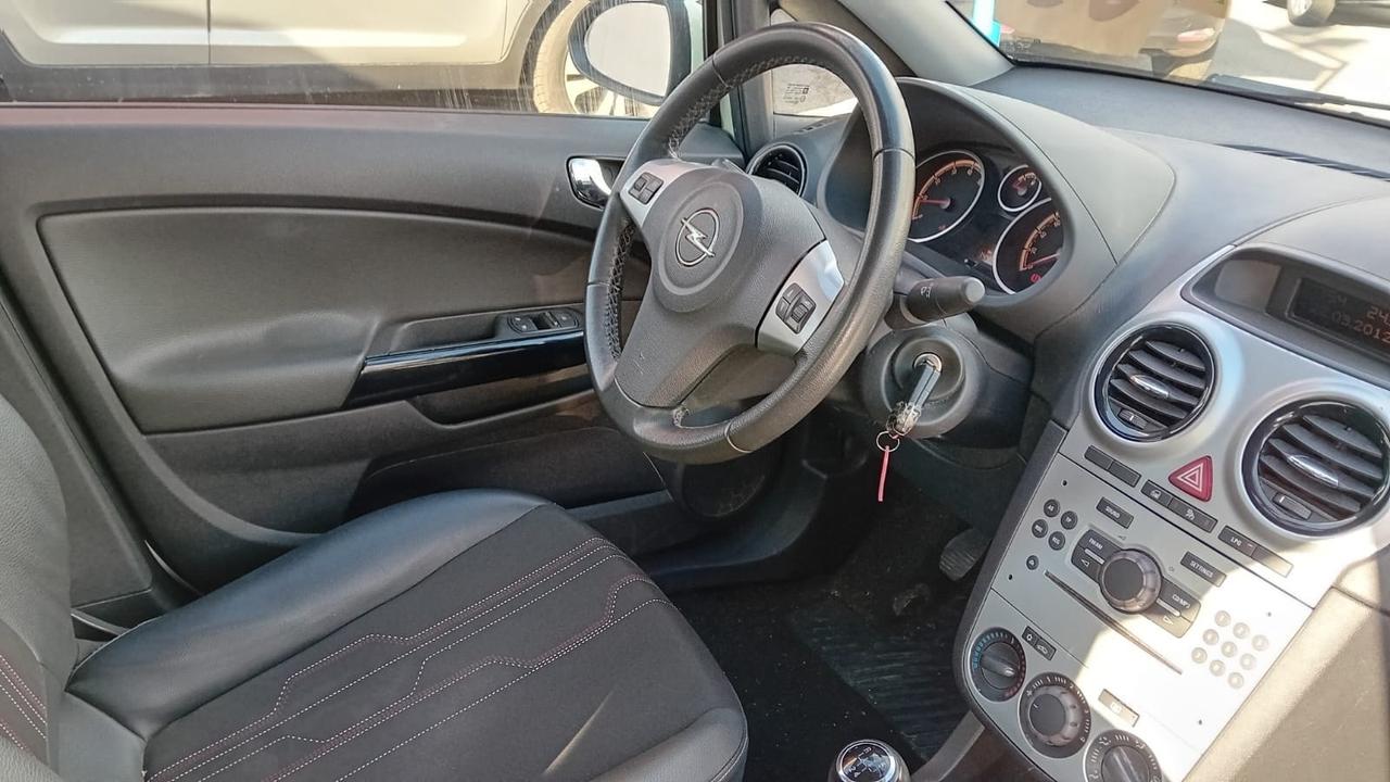 Opel corsa 5P-1.2 gpl-full-2012