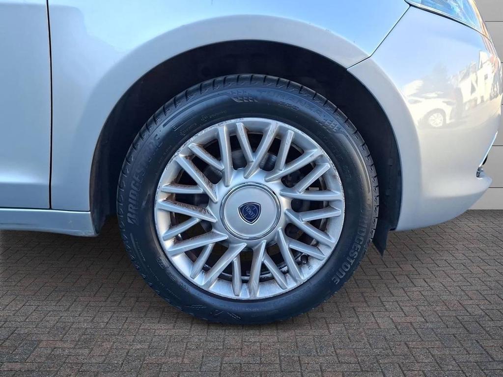 Lancia Ypsilon 5 Porte 1.2 Silver