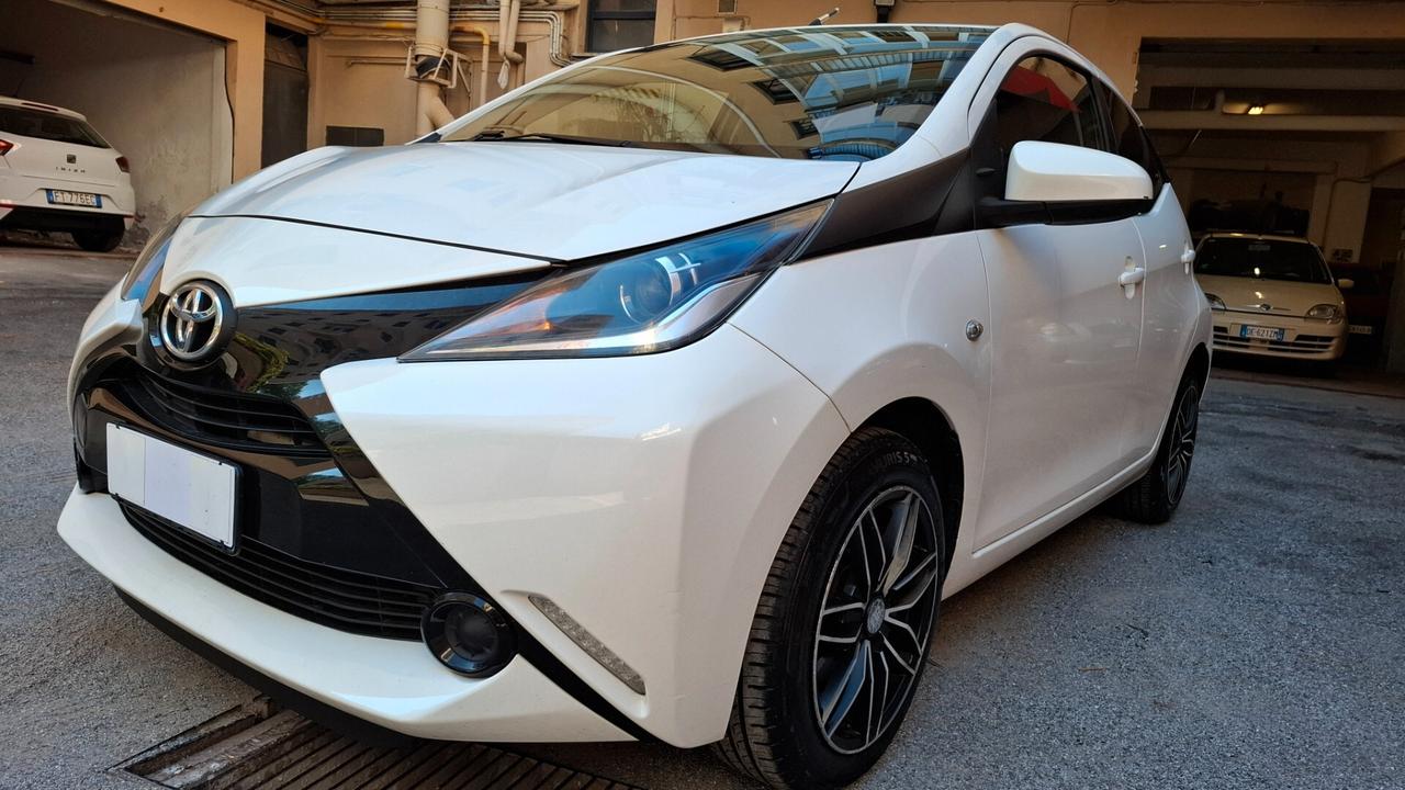 Toyota Aygo 1.0 VVT-i 69 CV 5 porte x-clusiv