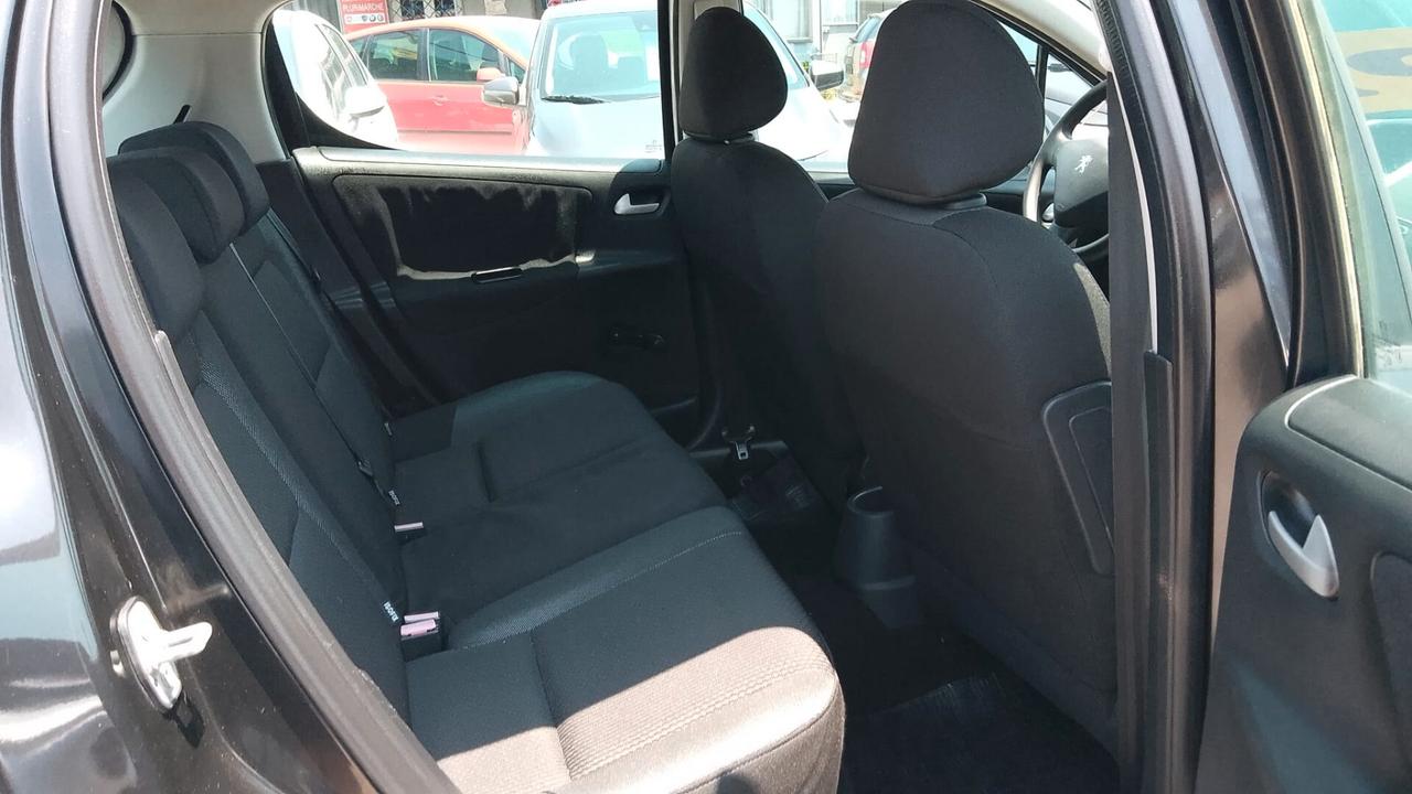 Lancia Ypsilon 1.4 benzina GPL neo patentati