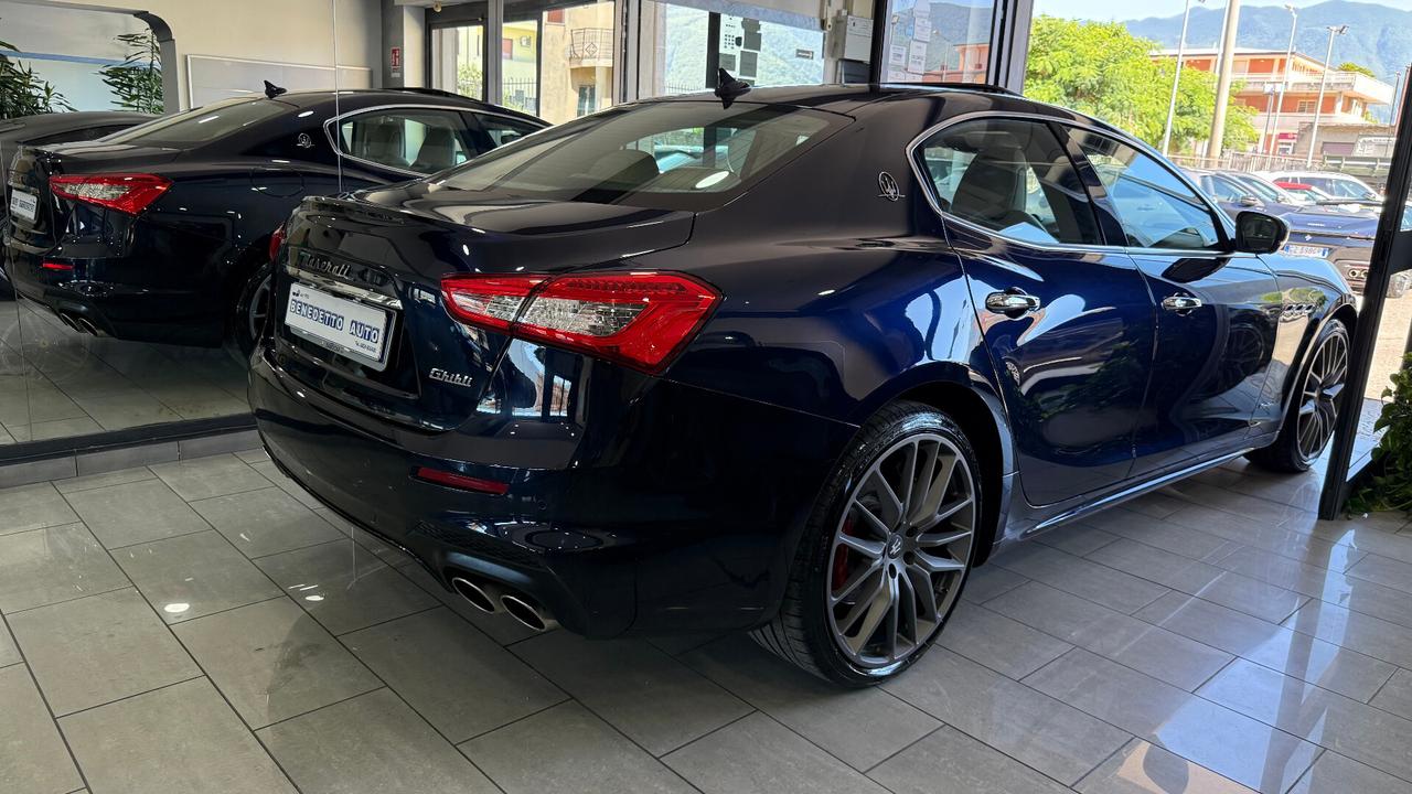 Maserati Ghibli V6 Diesel 275 CV Gransport RESTYLING